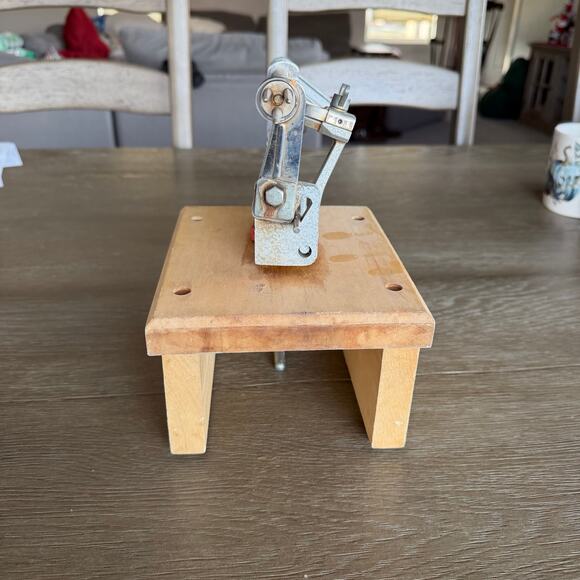 Pampered Chef APCS Apple Peeler Corer Slicer with Wood Block Stand - Picture 2 of 4